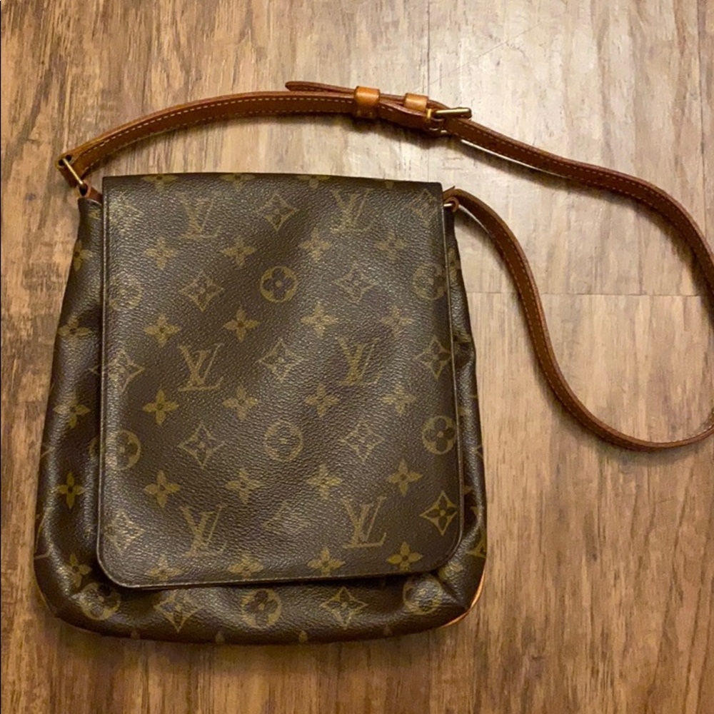 Louis Vuitton - Mussette Salsa